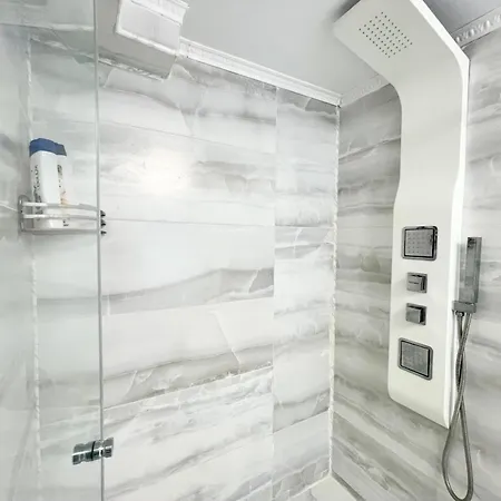 Apartament Old Town Retreat No 8 - - Half Ground Level With Windows - Demisol Bukareszt