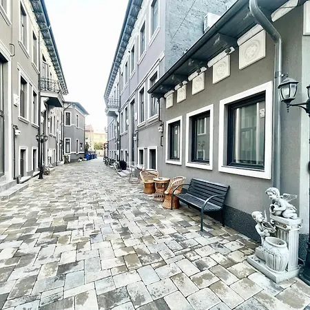 Appartement Old Town Retreat No 8 - - Half Ground Level With Windows - Demisol