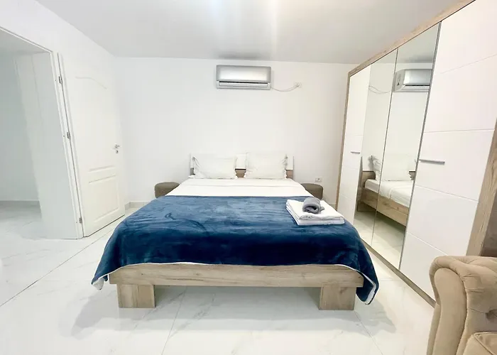 Old Town Retreat No 8 - - Half Ground Level With Windows - Demisol Apartman *