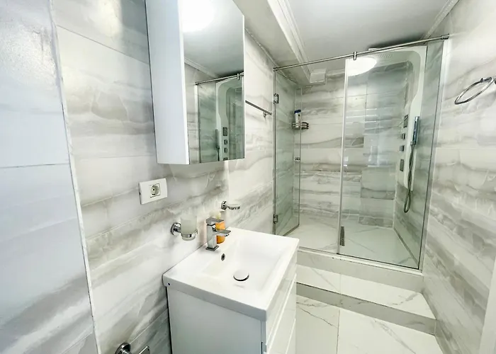 Apartman Old Town Retreat No 8 - - Half Ground Level With Windows - Demisol Bukarest