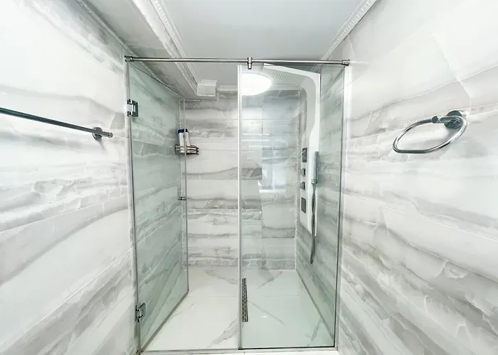 Old Town Retreat No 8 - - Half Ground Level With Windows - Demisol Apartman Bukarest