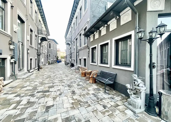 Apartman Old Town Retreat No 8 - - Half Ground Level With Windows - Demisol