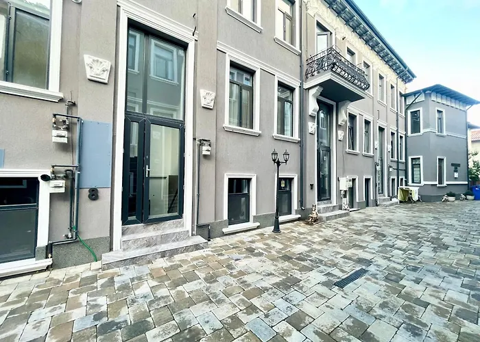 Old Town Retreat No 8 - - Half Ground Level With Windows - Demisol * Βουκουρέστι