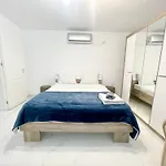 Old Town Retreat No 8 - - Half Ground Level With Windows - Demisol Lejlighed *