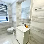 Old Town Retreat No 8 - - Half Ground Level With Windows - Demisol Lejlighed *