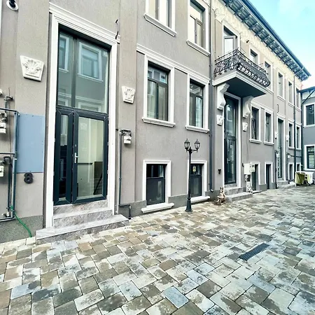 Old Town Retreat No 8 - - Half Ground Level With Windows - Demisol * Bukarest
