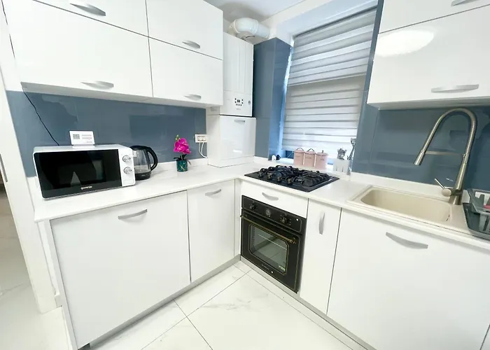 Old Town Retreat No 8 - - Half Ground Level With Windows - Demisol Apartment Bukarest