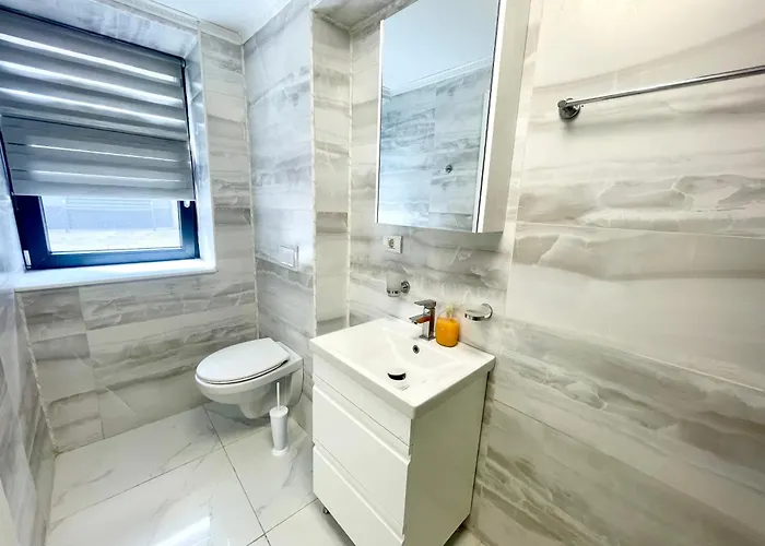 Old Town Retreat No 8 - - Half Ground Level With Windows - Demisol Apartament *
